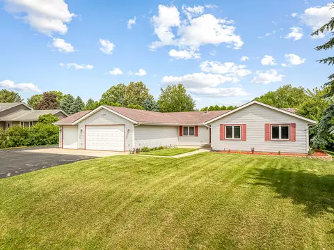 9650 Edgefield Rd, Roscoe, IL 61073