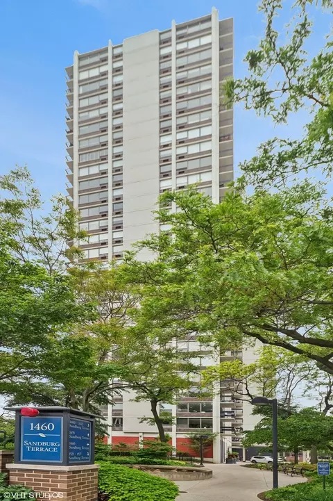 1460 N Sandburg Ter #2207, Chicago, IL 60610