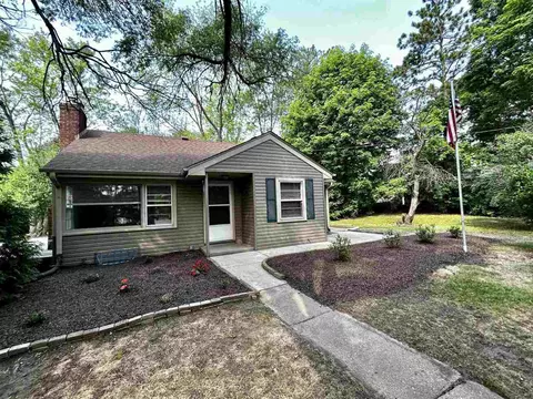 4713 E Lawn Dr, Rockford, IL 61108