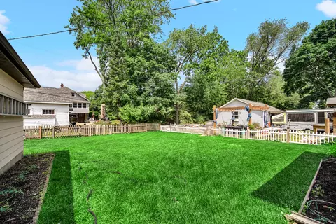 Exterior - 370 N Commonwealth Ave, Elgin, IL 60123 photo 3 of 5