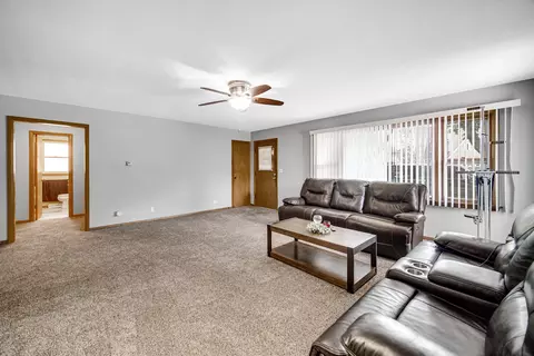 Living - 370 N Commonwealth Ave, Elgin, IL 60123 photo 3 of 3