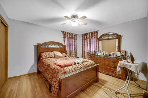 Bedroom - 370 N Commonwealth Ave, Elgin, IL 60123 photo 2 of 2