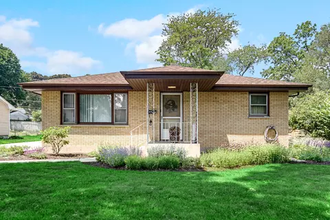 370 N Commonwealth Ave, Elgin, IL 60123