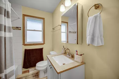 Bath - 370 N Commonwealth Ave, Elgin, IL 60123 photo 1 of 1