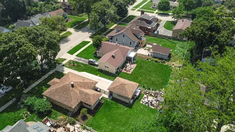 View/Area - 370 N Commonwealth Ave, Elgin, IL 60123 photo 3 of 3