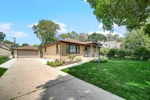 Exterior - 370 N Commonwealth Ave, Elgin, IL 60123 photo 2 of 5