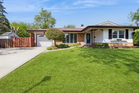 848 Bonita Ave, Elk Grove Village, IL 60007