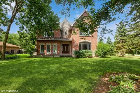 364 65th St, Willowbrook, IL 60527