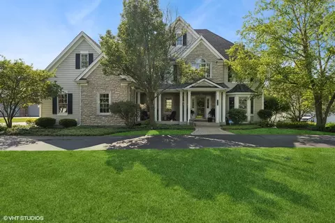 9520 Nicklaus Ln, Crystal Lake, IL 60014