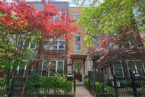 3011 W Cornelia Ave, Chicago, IL 60618