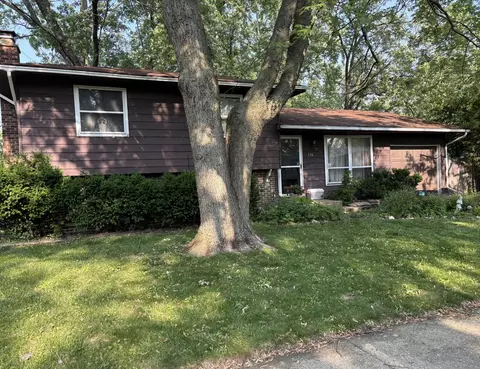 136 Larchmont Way, Bolingbrook, IL 60440