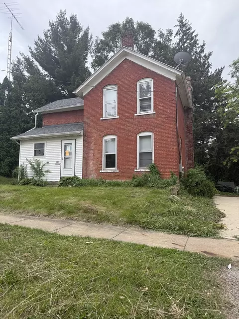 509 W Chestnut St, Freeport, IL 61032