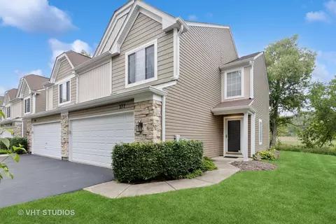 377 Locksley Dr, Streamwood, IL 60107