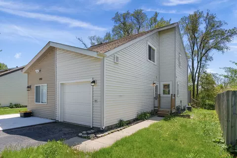 27 W149 Cooley Ave, Winfield, IL 60190