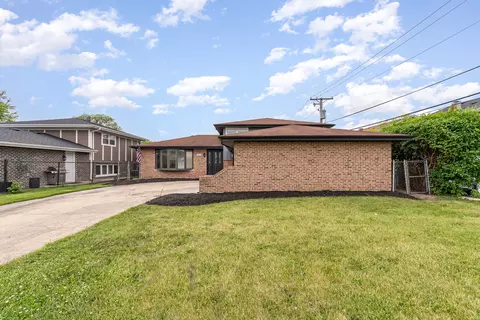 8022 Odell Ave, Bridgeview, IL 60455 photo 2