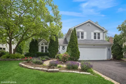 941 Holly Cir, Lake Zurich, IL 60047