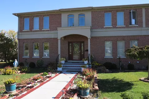 7151 Church St, Morton Grove, IL 60053