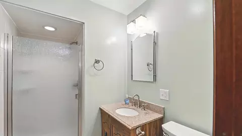 Bath - 1866 Robert Ct, Aurora, IL 60506 photo 3 of 3