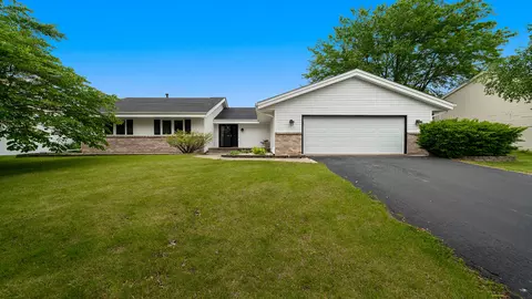5918 Sandringham Ln, Rockford, IL 61107