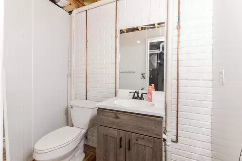 Bath - 216 Garden Rd, Normal, IL 61761 photo 3 of 3
