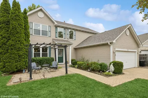 11 Litchfield Ct, Lake In The Hills, IL 60156