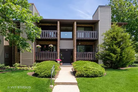 338 Sheridan Dr #1F, Willowbrook, IL 60527