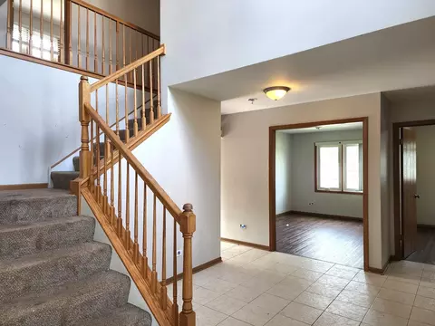 Living - 609 Flanagan Dr, Minooka, IL 60447 photo 1 of 5