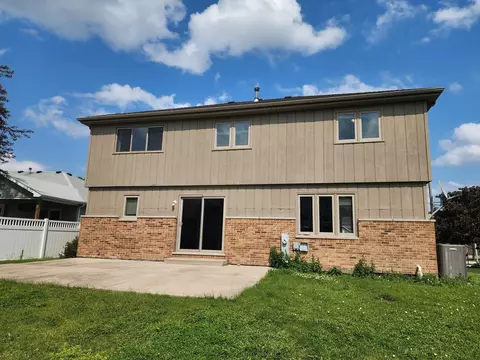 Exterior - 609 Flanagan Dr, Minooka, IL 60447 photo 2 of 2