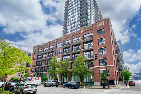210 S Desplaines St #1410, Chicago, IL 60661