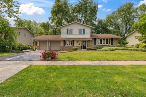 919 E Cooper Dr, Palatine, IL 60074