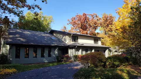 1043 Ridgewood Dr, Highland Park, IL 60035