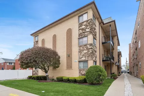 6261 N Northwest Hwy #3D, Chicago, IL 60631