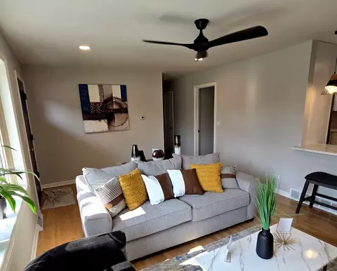 Living - 7447 Beloit Ave, Bridgeview, IL 60455 photo 4 of 5