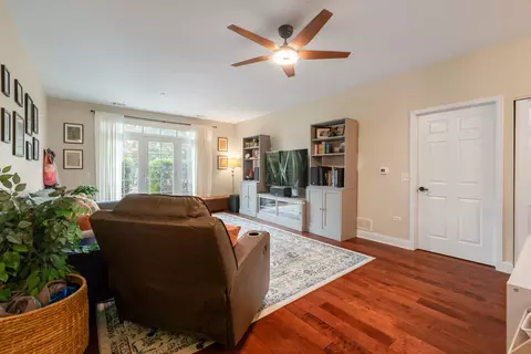 Living - 620 Mchenry Rd #102, Wheeling, IL 60090 photo 4 of 4