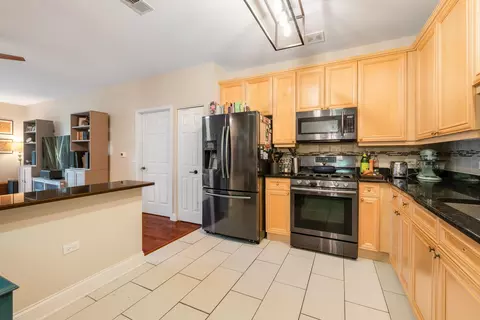 Kitchen - 620 Mchenry Rd #102, Wheeling, IL 60090 photo 2 of 3