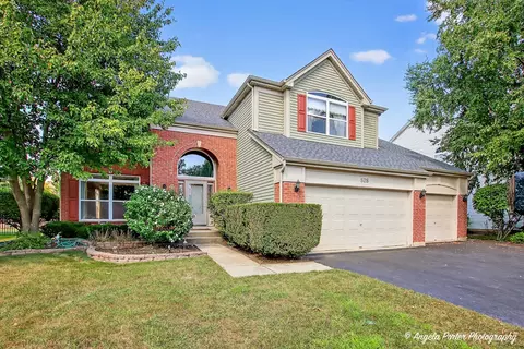 528 Cliffwood Ln, Gurnee, IL 60031
