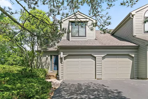 358 Indian Point Rd N #871, Lake Barrington, IL 60010