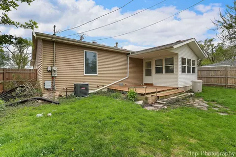 Exterior - 404 Rand Rd, Lakemoor, IL 60050 photo 4 of 5