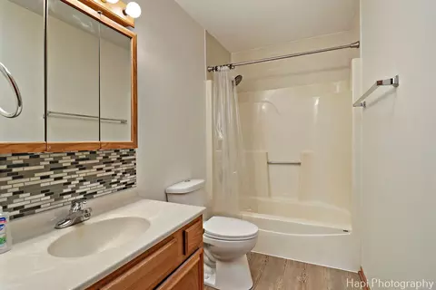 Bath - 404 Rand Rd, Lakemoor, IL 60050 photo 1 of 1