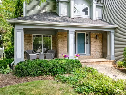 1132 Locust Ct, Bartlett, IL 60103 photo 2