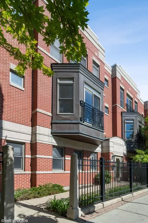1425 S Halsted St #2B, Chicago, IL 60607