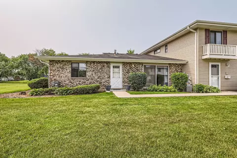 117 Cotuit Ct #117, Schaumburg, IL 60193