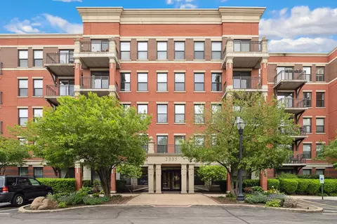 2335 W Belle Plaine Ave #106, Chicago, IL 60618