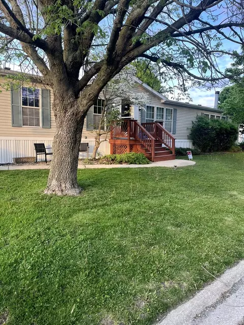126 Cardinal Dr, Beecher, IL 60401
