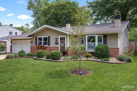 124 Fairview Dr, Saint Charles, IL 60174