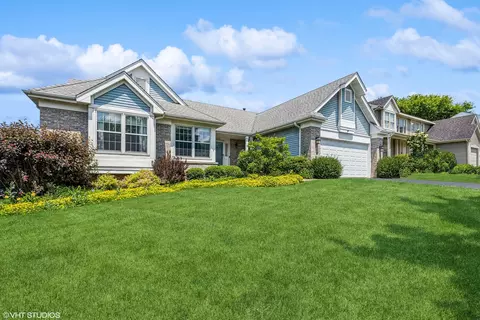 6254 Old Farm Ln, Gurnee, IL 60031