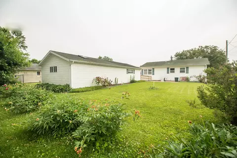 Exterior - 1602 N Jefferson Ave, Dixon, IL 61021 photo 2 of 2