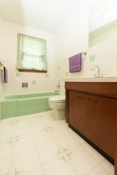 Bath - 1104 Beech Dr, Dixon, IL 61021 photo 3 of 3