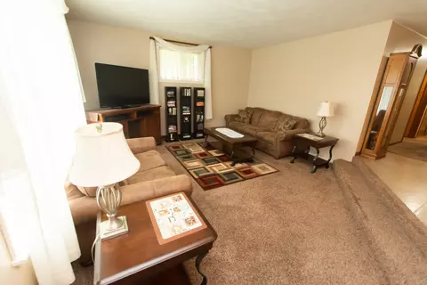 Living - 1104 Beech Dr, Dixon, IL 61021 photo 4 of 5