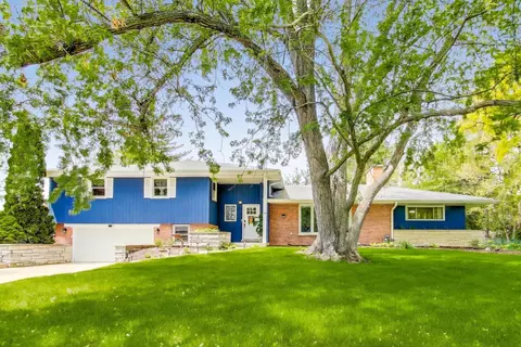 14 W Leon Ln, Prospect Heights, IL 60070